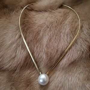 Classy gold dew choker